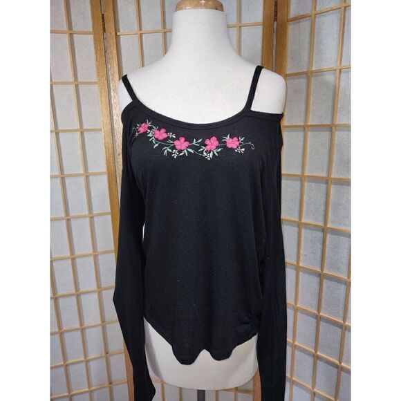 FloraâLgâCold ShoulderâEmbroideredâTop - Picture 6 of 16